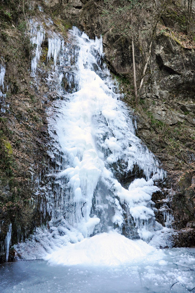 結氷時の払沢の滝