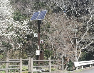 払沢の滝駐車場のソーラースタンド